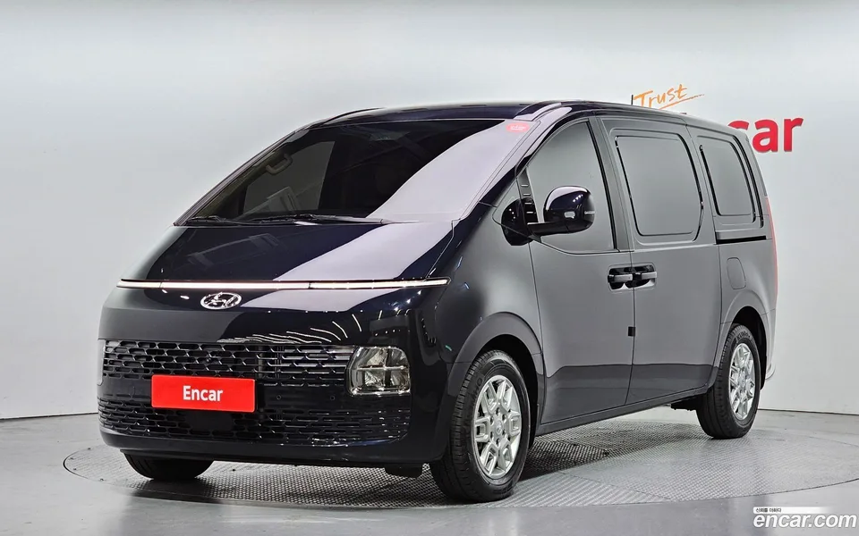 Hyundai Staria 3 2024 — фото 1, купить с доставкой в Москву