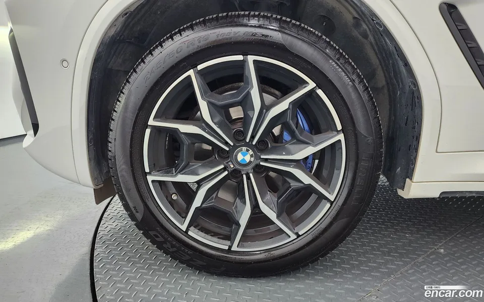 BMW X4 xDrive20i M 2023 — миниатюра 2