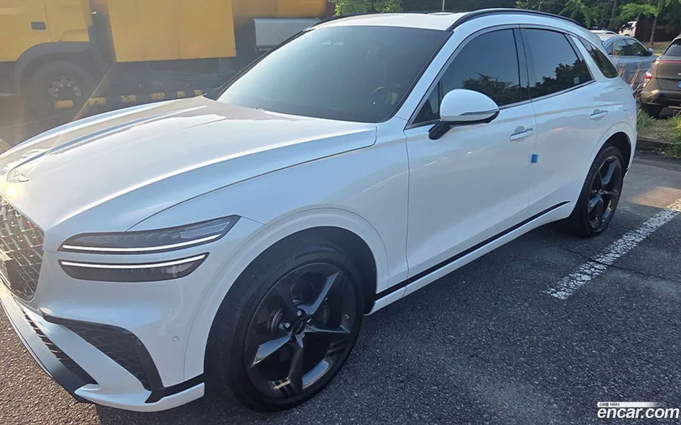 Genesis GV70 2.5T AWD 2025 — фото 1, купить с доставкой в Москву
