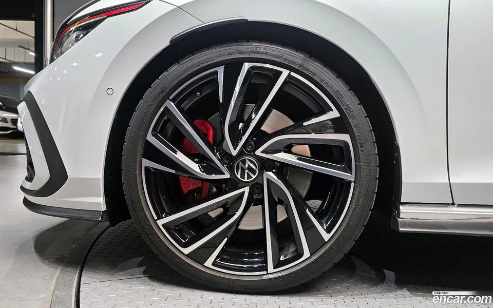 Volkswagen Golf 2.0 GTI 2023 — миниатюра 5