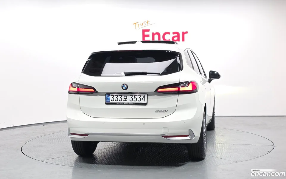BMW 2 Series Active Tourer 220i 2024 — миниатюра 4