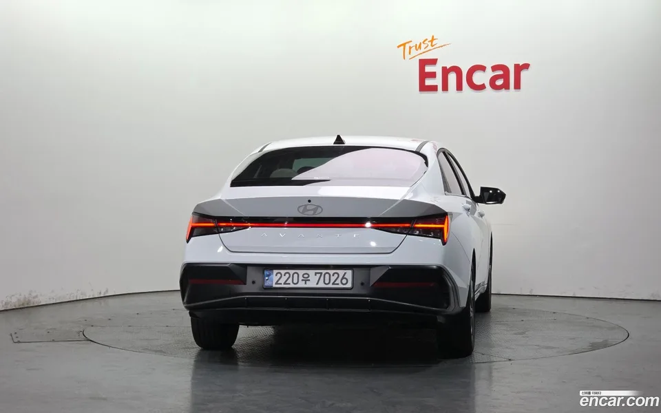 Hyundai Avante CN7 Hybrid 2024 — миниатюра 4