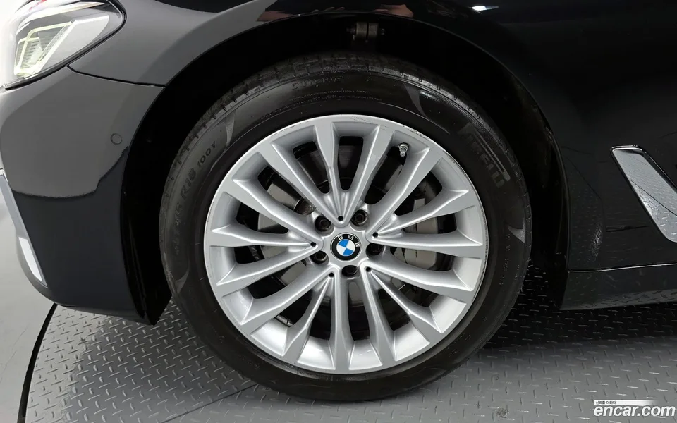 BMW 5 Series 530i 2022 — миниатюра 2