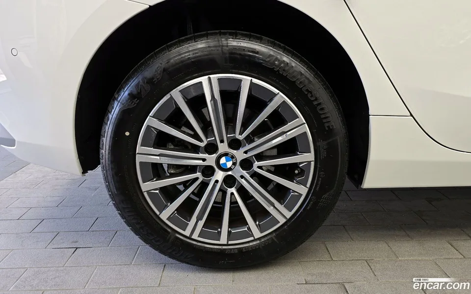 BMW 2 Series Active Tourer 220i 2024 — миниатюра 5
