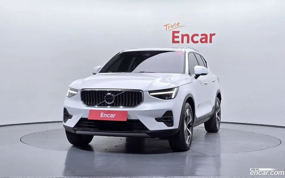 Volvo XC40 B4 2025 — миниатюра 3
