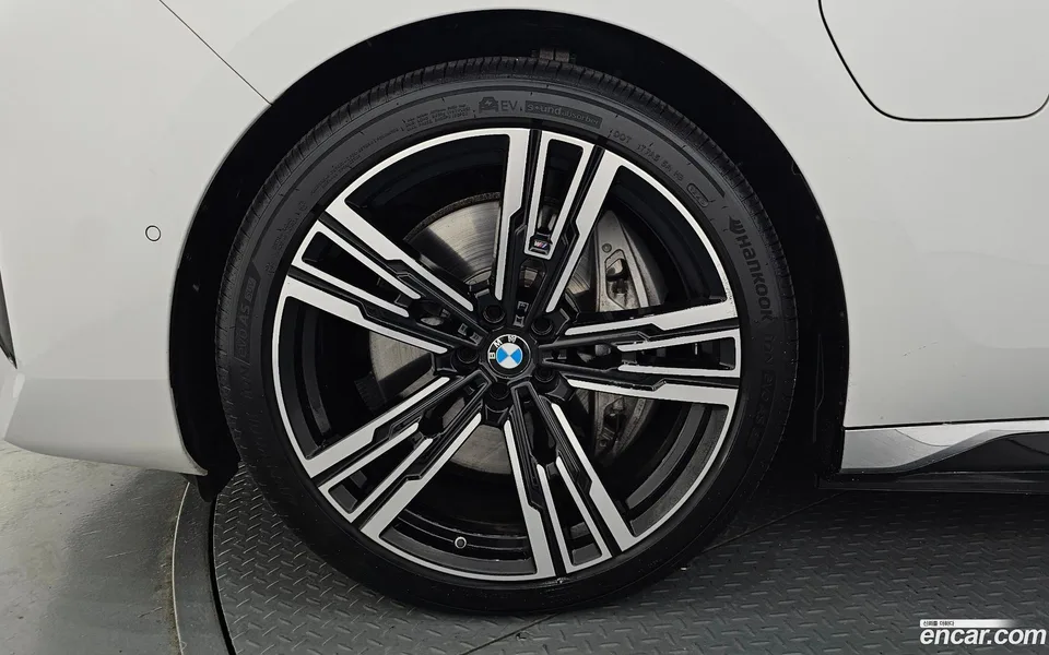 BMW 7 Series 750e xDrive M 2023 — миниатюра 2