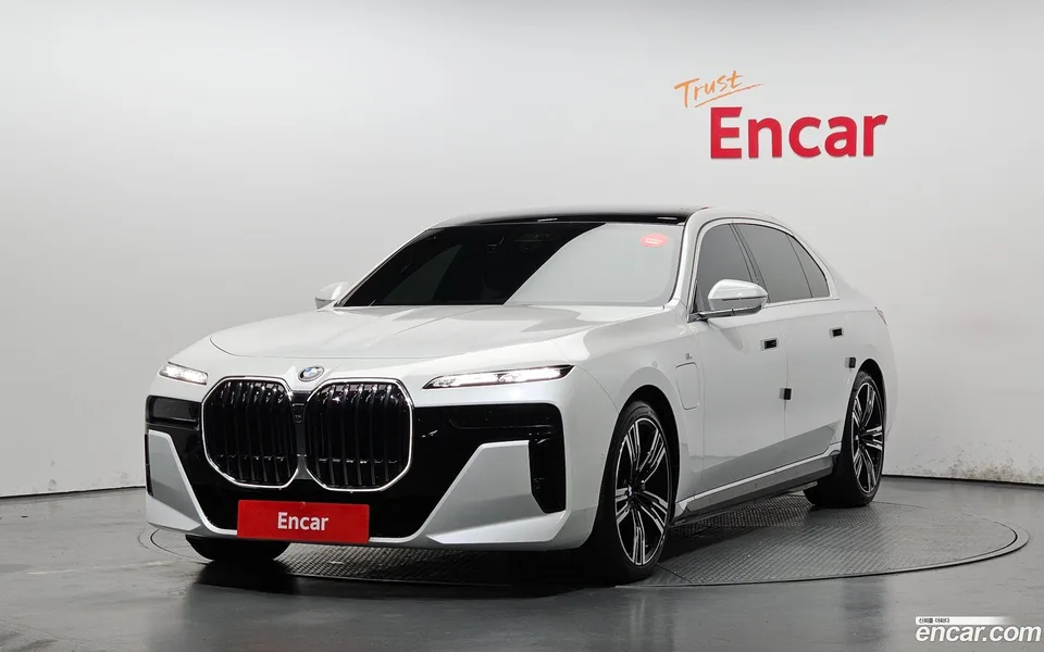 BMW 7 Series 750e xDrive M 2023 — фото 1, купить с доставкой в Москву
