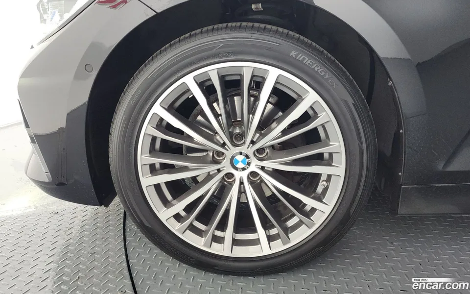 BMW 3 Series 320i 2022 — миниатюра 2