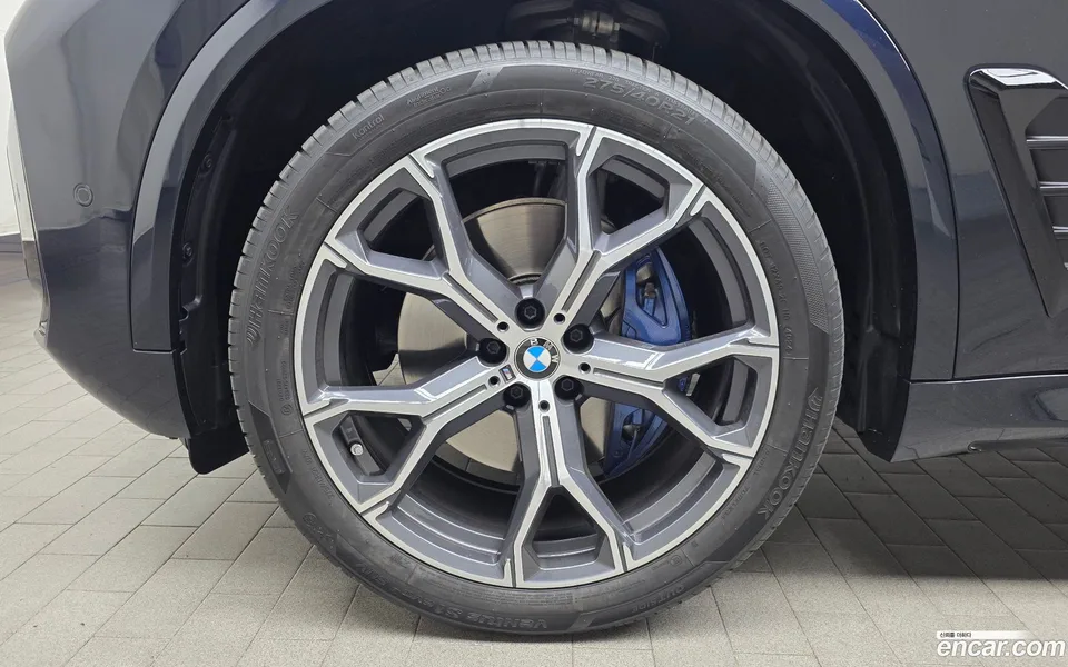 BMW X5 xDrive 40i M 2025 — миниатюра 2