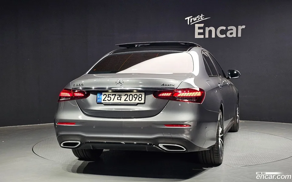 Mercedes-Benz E-Class E350 4MATIC AMG Line 2023 — миниатюра 4