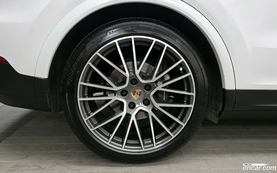 Porsche Cayenne 3.0 2022 — миниатюра 2