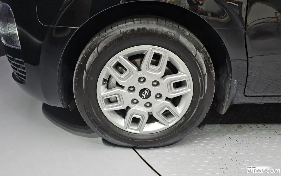 Hyundai Staria 5 2024 — миниатюра 2