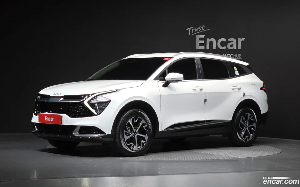 Kia Sportage Hybrid 2WD 2023 — фото 1, купить с доставкой в Москву