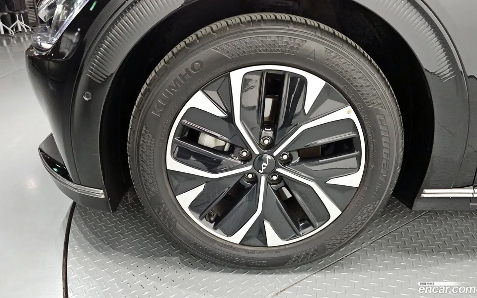 Kia EV6 2023 — миниатюра 2