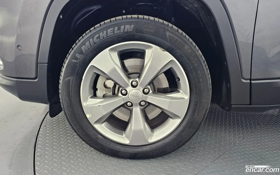 Jeep Cherokee 2.4 AWD 2022 — миниатюра 5