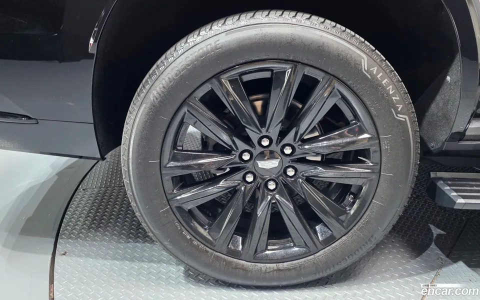 Cadillac Escalade 6.2 2022 — миниатюра 2