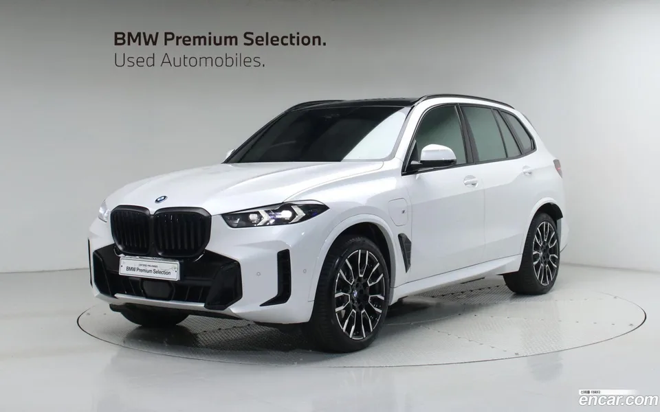 BMW X5 xDrive 50e M 2025 — фото 1, купить с доставкой в Москву