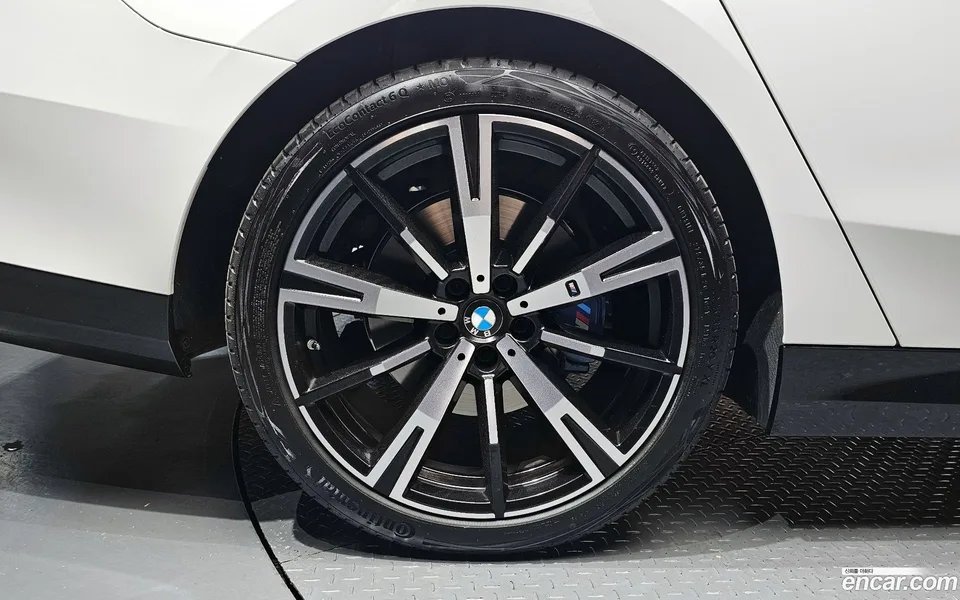 BMW 5 Series 530i xDrive M 2025 — миниатюра 2