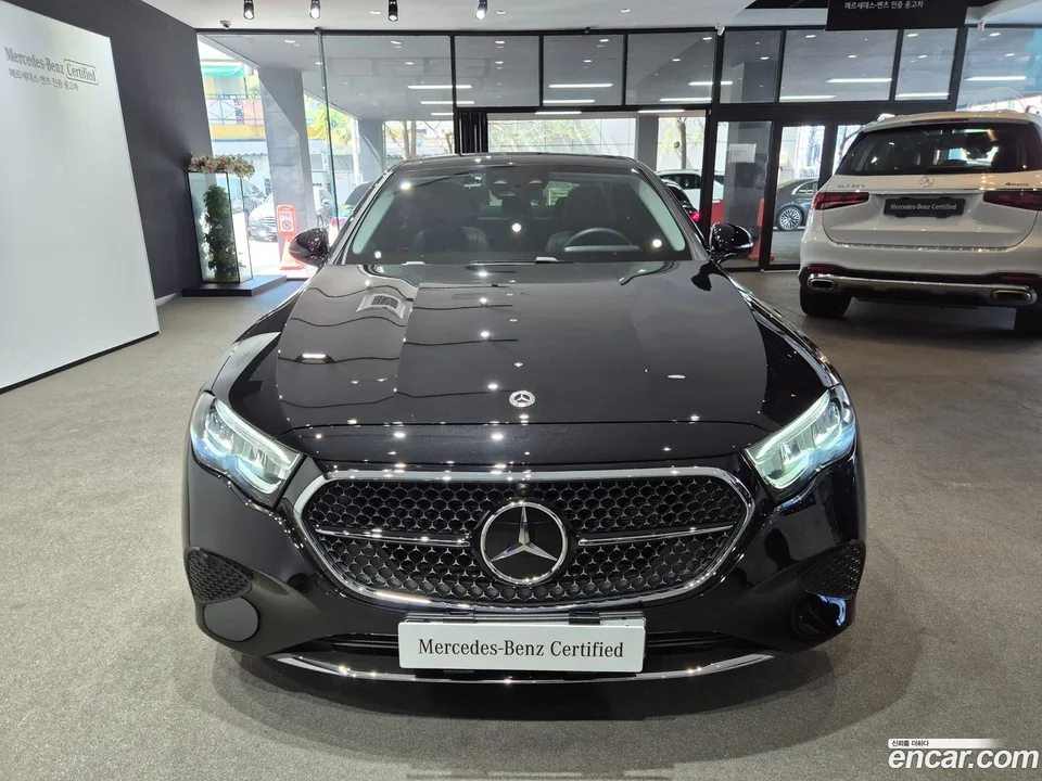 Mercedes-Benz E-Class E200 2025 — миниатюра 3