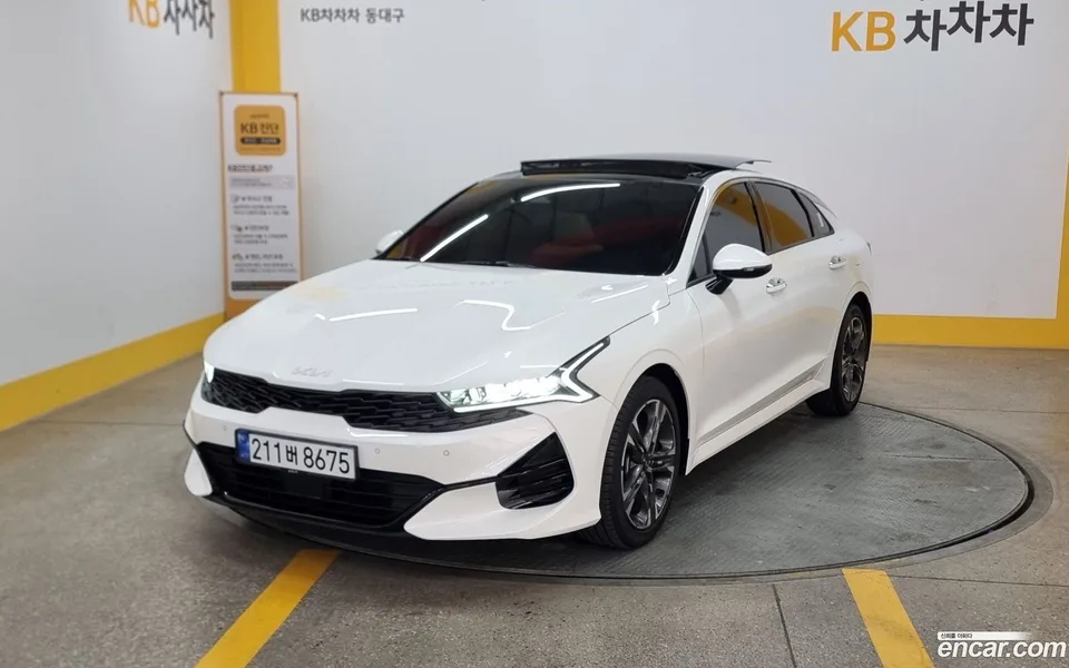 Kia K 5 2.0 2023 — фото 1, купить с доставкой в Москву