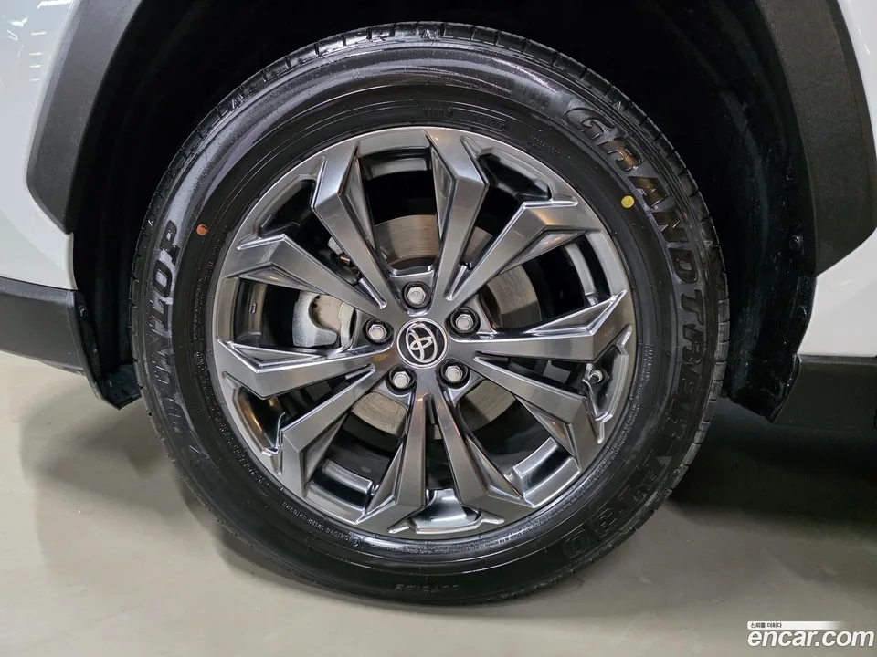 Toyota RAV4 2.5 2WD XLE 2024 — миниатюра 2
