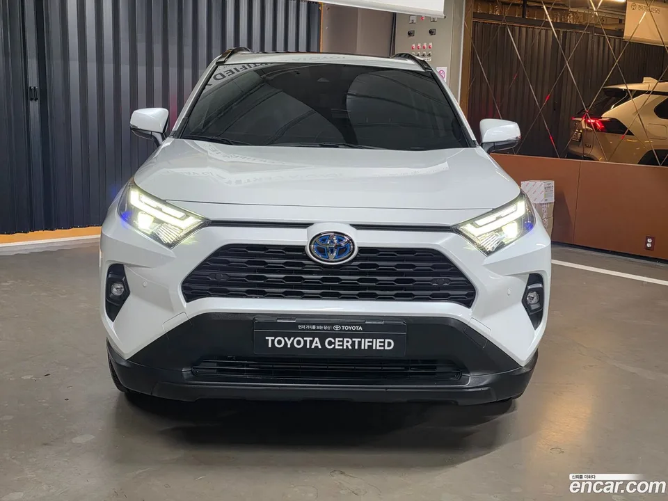 Toyota RAV4 2.5 2WD XLE 2024 — миниатюра 3