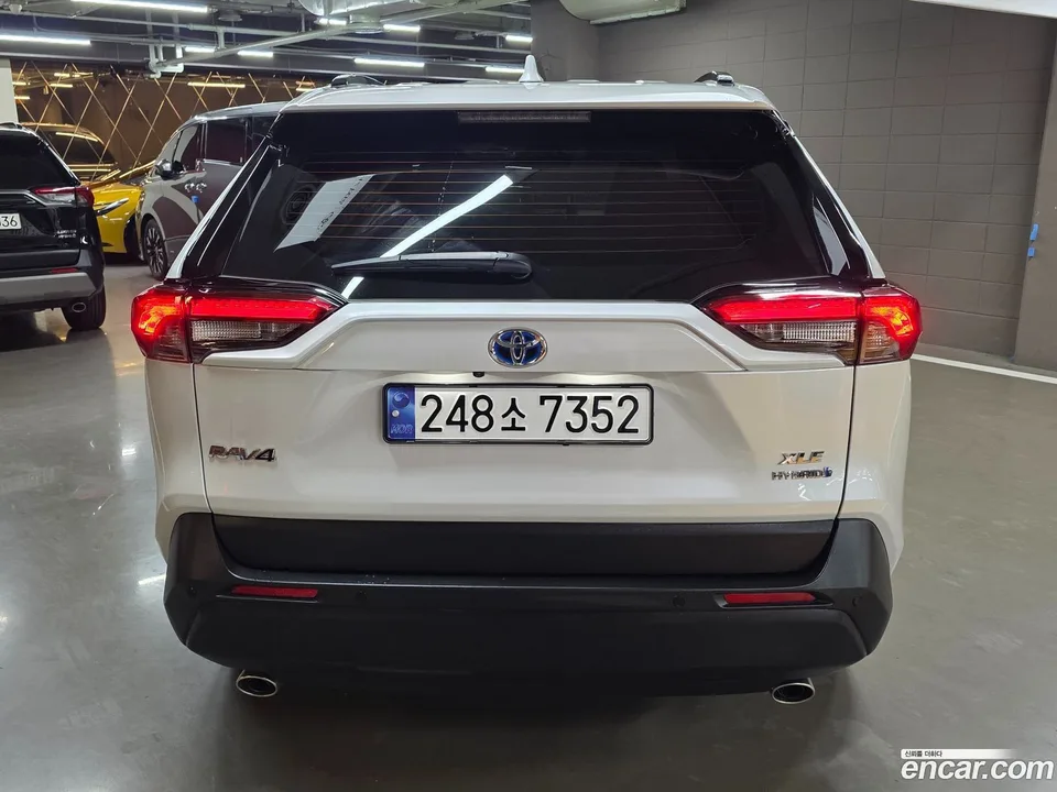 Toyota RAV4 2.5 2WD XLE 2024 — миниатюра 4