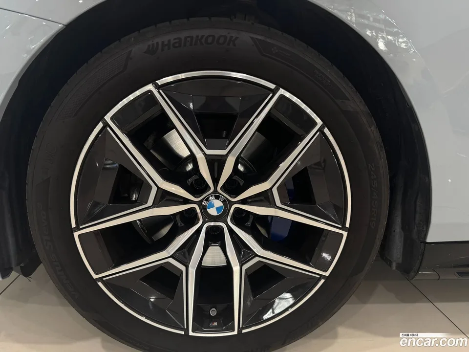 BMW 5 Series 523d xDrive M 2025 — миниатюра 2