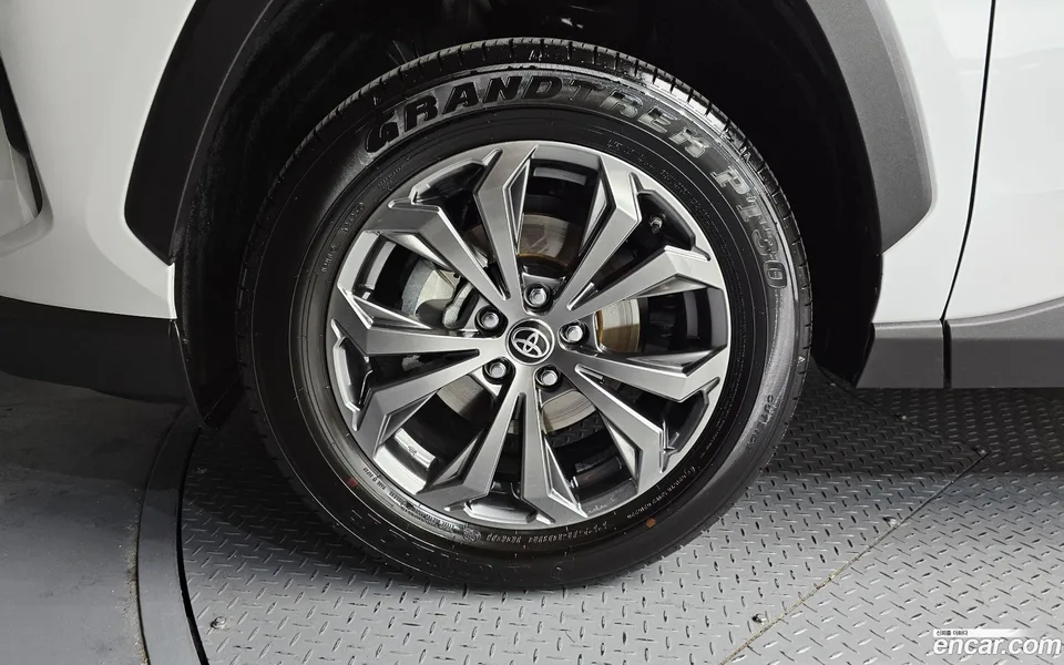 Toyota RAV4 2.5 2WD XLE 2025 — миниатюра 2