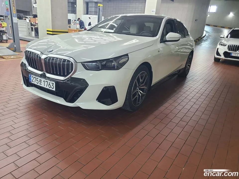 BMW 5 Series 523d M 2025 — фото 1, купить с доставкой в Москву