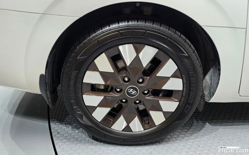 Hyundai Staria 2WD 2024 — миниатюра 2
