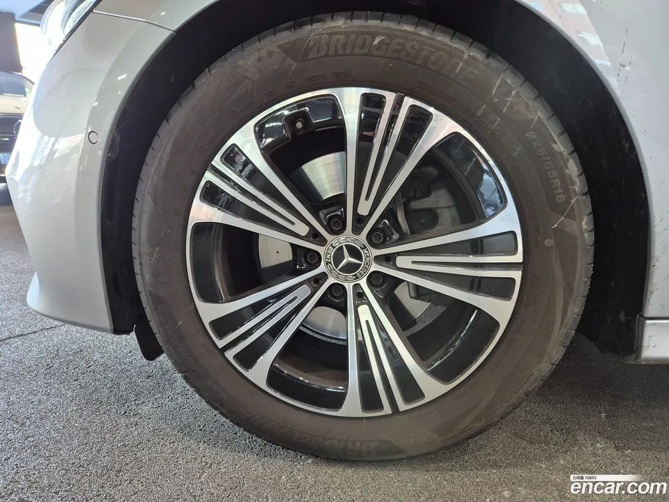 Mercedes-Benz E-Class E200 2025 — миниатюра 2