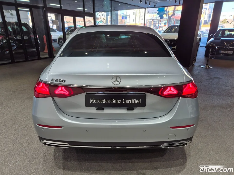 Mercedes-Benz E-Class E200 2025 — миниатюра 4