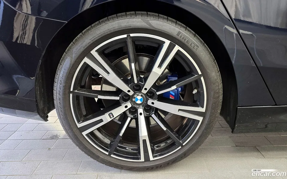 BMW 5 Series 530i xDrive M 2024 — миниатюра 2