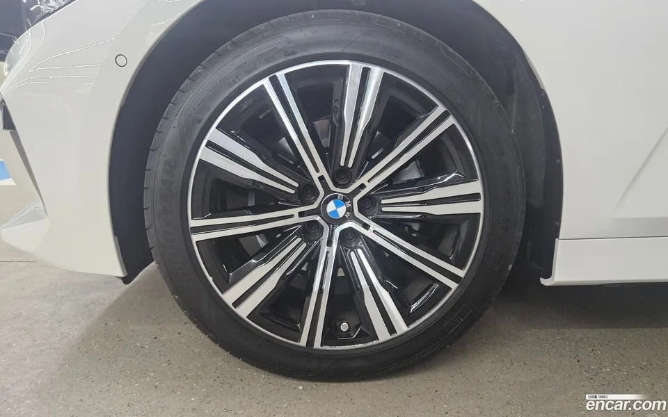 BMW 3 Series 320i 2025 — миниатюра 2