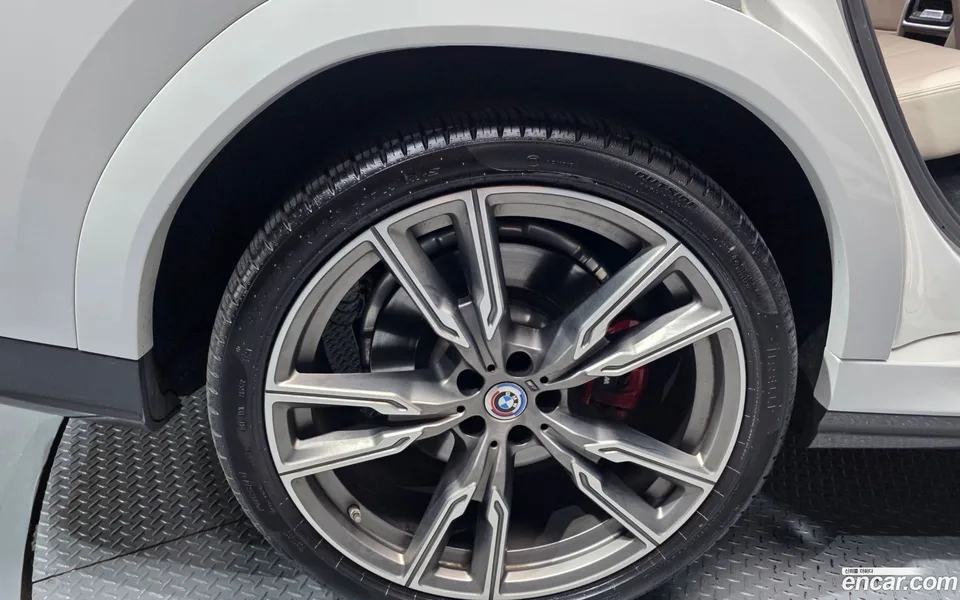 BMW X6 M50i 2022 — миниатюра 5