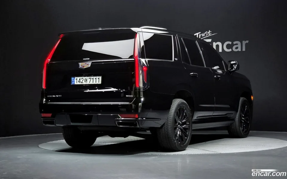 Cadillac Escalade 6.2 2022 — миниатюра 2