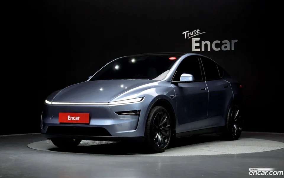 Tesla Model Y AWD 2025 — фото 1, купить с доставкой в Москву