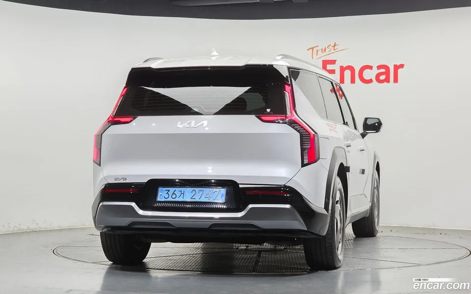 Kia EV9 2WD 2023 — миниатюра 4