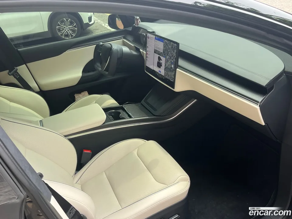 Tesla Model X 2023 — миниатюра 2