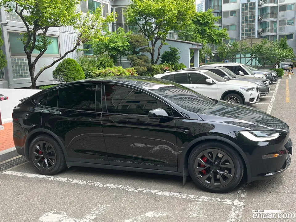 Tesla Model X 2023 — миниатюра 3