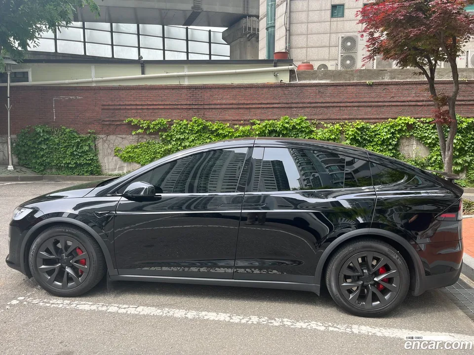 Tesla Model X 2023 — миниатюра 4