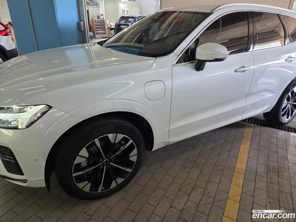 Volvo XC60 T8 2025 — миниатюра 2