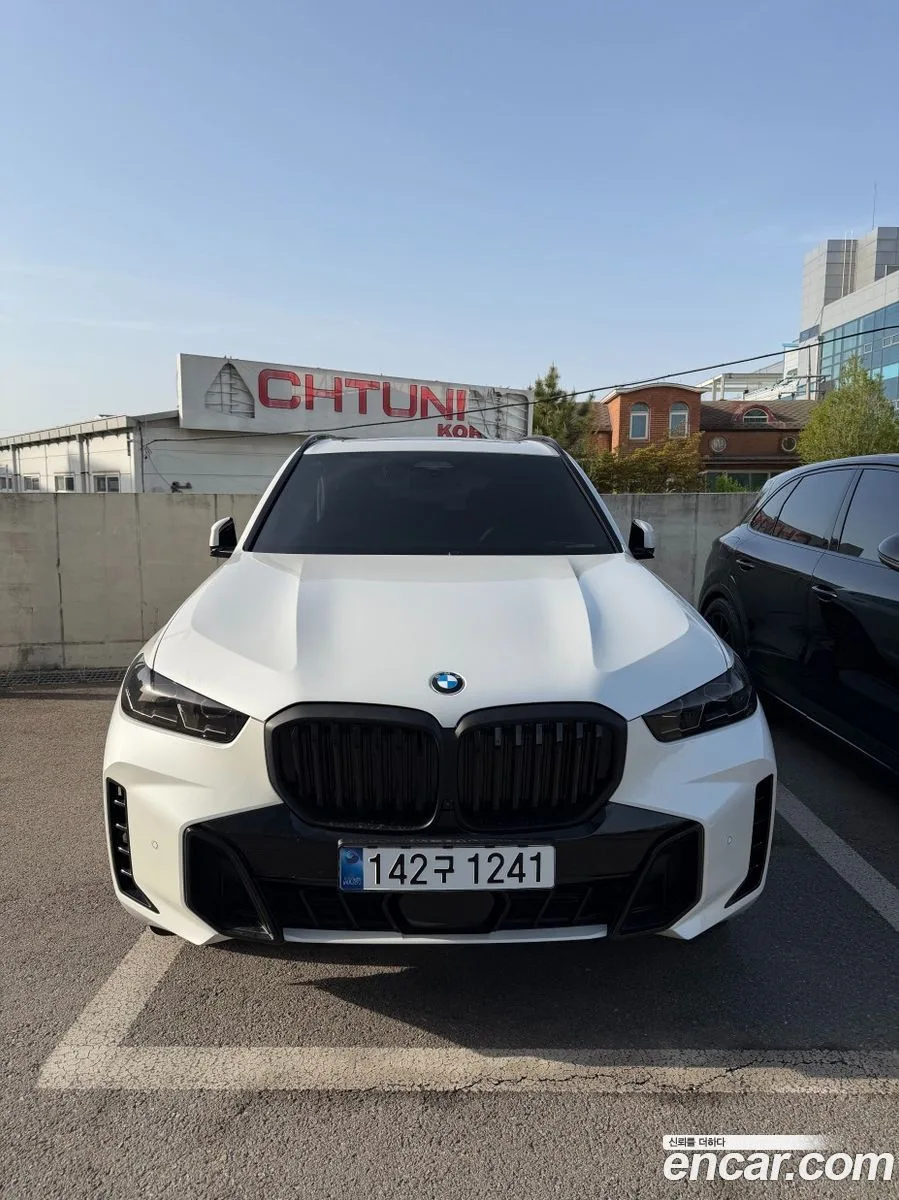 BMW X5 xDrive 40i M 2025 — фото 1, купить с доставкой в Москву