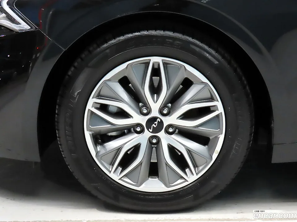 Kia K5 Hybrid 2023 — миниатюра 5
