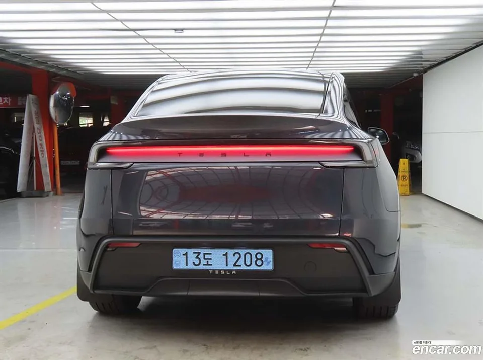 Tesla Model Y RWD 2025 — миниатюра 3