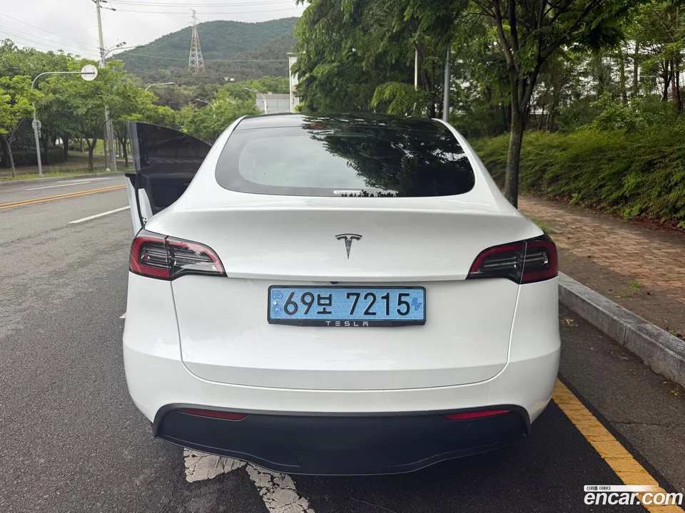 Tesla Model Y RWD 2023 — миниатюра 3