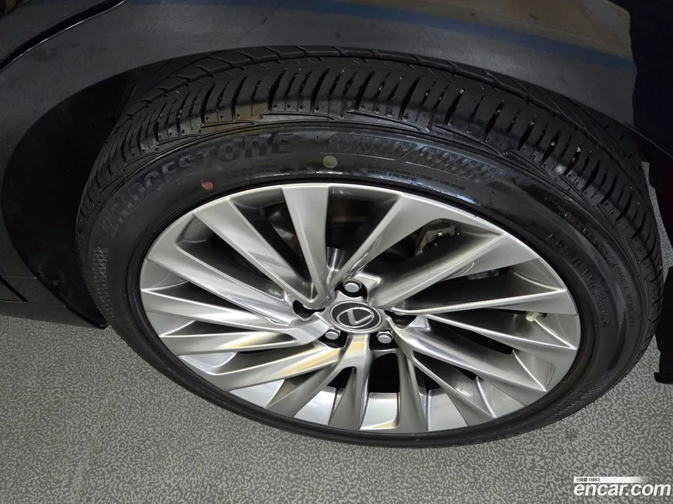 Lexus ES 300h 2023 — миниатюра 2