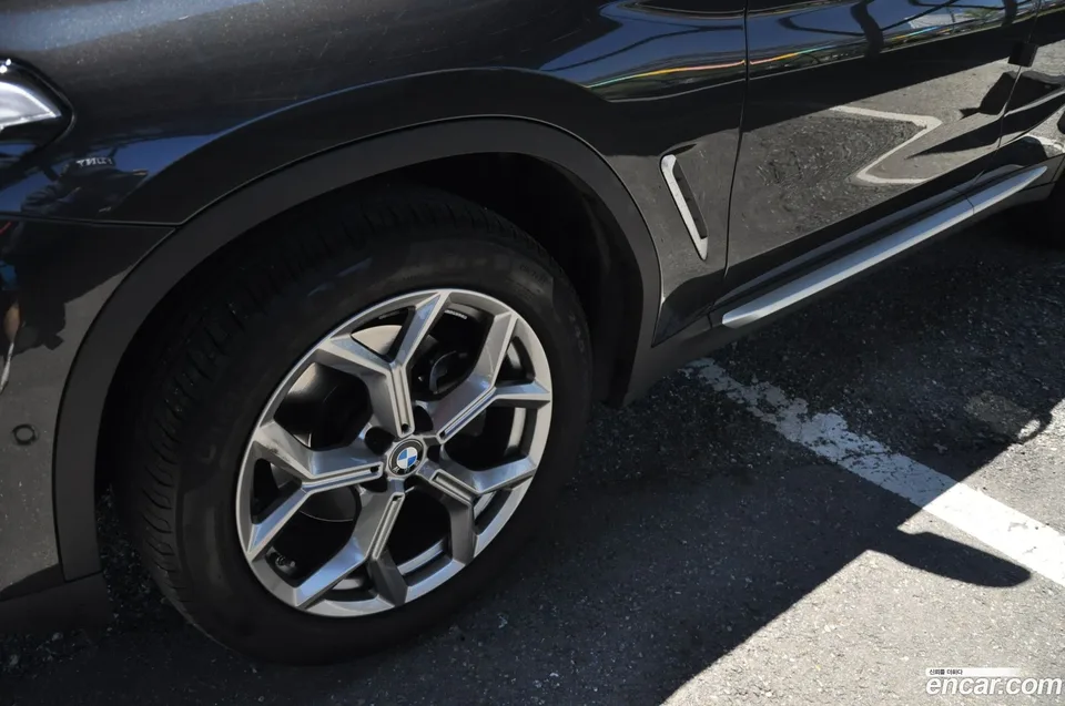 BMW X4 xDrive20i xLine 2023 — миниатюра 2