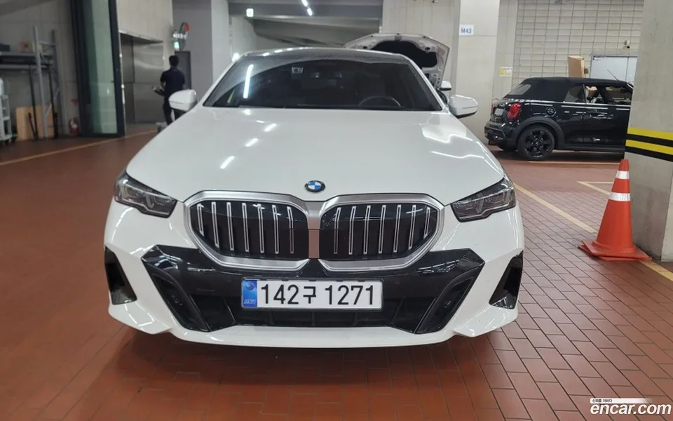 BMW 5 Series 523d M 2025 — миниатюра 3